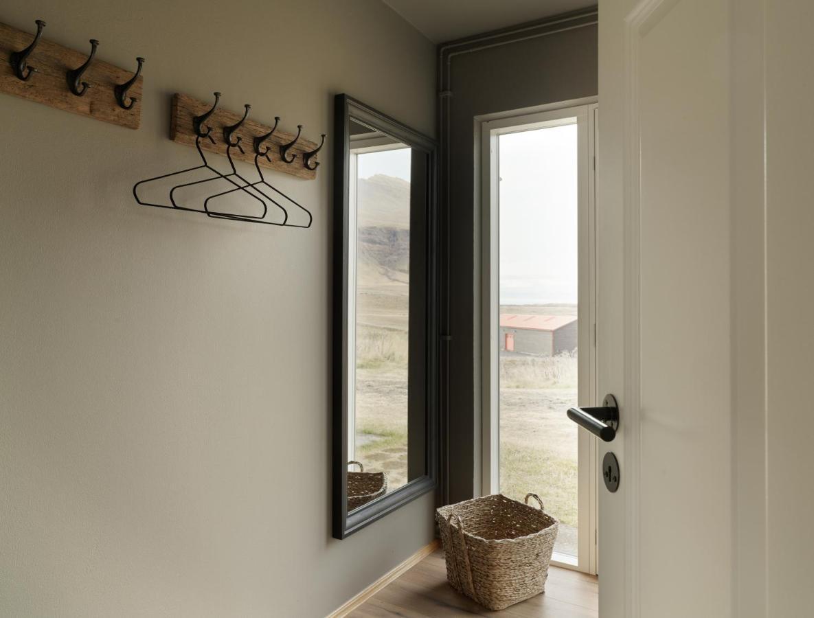 Kloepp Lodge - Snaefellsnes Peninsula スティッキスホールムル エクステリア 写真